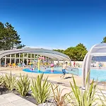 3 Bed - Sleeps 6 - Air-con - Free Parking *