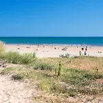 3 Bed - Sleeps 6 - Air-con - Free Parking