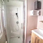 3 Bed - Sleeps 6 - Air-con - Free Parking *