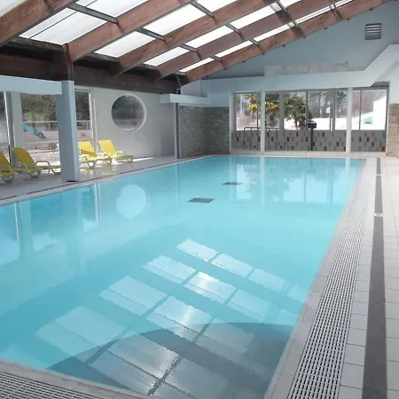 3 Bed - Sleeps 6 - Air-con - Free Parking