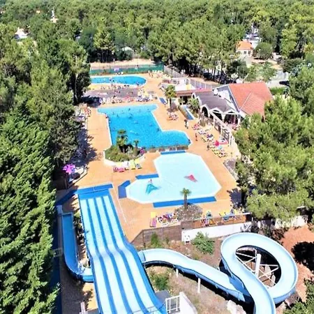 3 Bed - Sleeps 6 - Air-con - Free Parking *