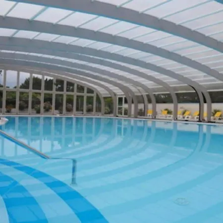 3 Bed - Sleeps 6 - Air-con - Free Parking Semesterbostad