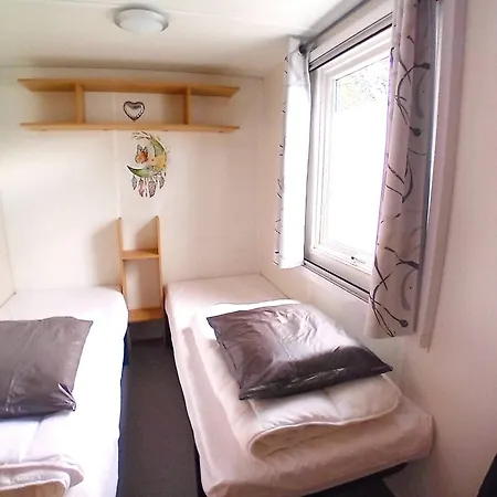 3 Bed - Sleeps 6 - Air-con - Free Parking בית נופש *