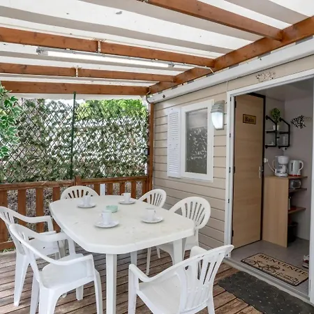 3 Bed - Sleeps 6 - Air-con - Free Parking Semesterbostad