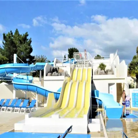 3 Bed - Sleeps 6 - Air-con - Free Parking Дом отдыха